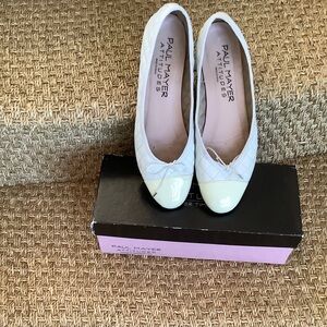 PAUL MAYER ATTITUDES QUILTED WHITE BALLET FLAT W/ WHITE PATENT TOE SZ 9.5 M
